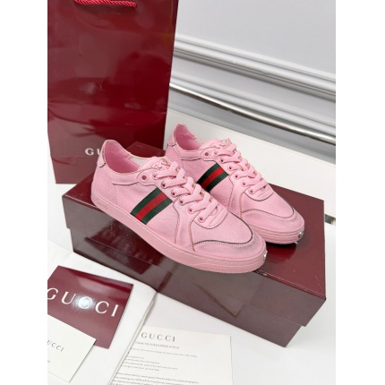 Gucci Sneakers For Men in 211400