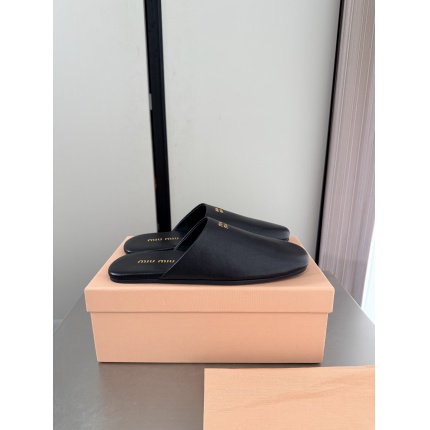 MiuMiu Sandals And Slippers For Women in 211402