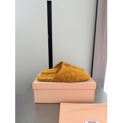 MiuMiu Sandals And Slippers For Women in 211403