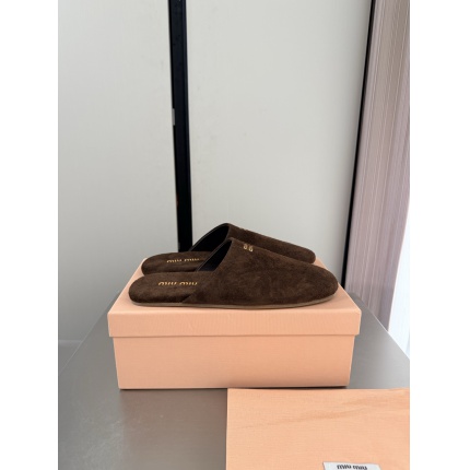 MiuMiu Sandals And Slippers For Women in 211405