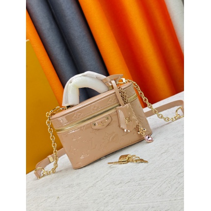 New Arrivals Louis Vuitton AAA quality Vanity Chain Pouch  in 211819