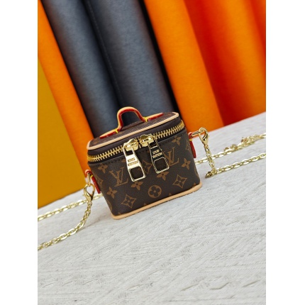 New Arrivals Louis Vuitton AAA quality Vanity Chain Pouch  in 211821