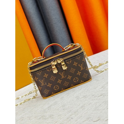 New Arrivals Louis Vuitton AAA quality Vanity Chain Pouch  in 211822