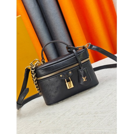 New Arrivals Louis Vuitton AAA quality Vanity Chain Pouch  in 211824