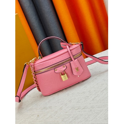 New Arrivals Louis Vuitton AAA quality Vanity Chain Pouch  in 211825