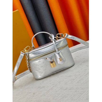 New Arrivals Louis Vuitton AAA quality Vanity Chain Pouch  in 211826