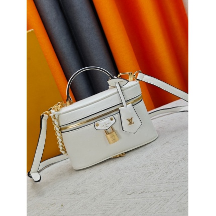New Arrivals Louis Vuitton AAA quality Vanity Chain Pouch  in 211827