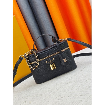 New Arrivals Louis Vuitton AAA quality Vanity Chain Pouch  in 211828