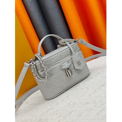 New Arrivals Louis Vuitton AAA quality Vanity Chain Pouch  in 211829