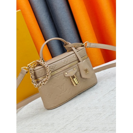 New Arrivals Louis Vuitton AAA quality Vanity Chain Pouch  in 211830