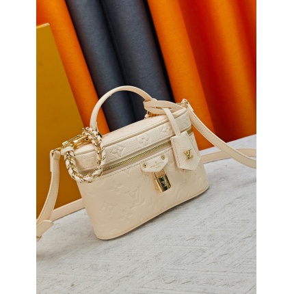 New Arrivals Louis Vuitton AAA quality Vanity Chain Pouch  in 211831
