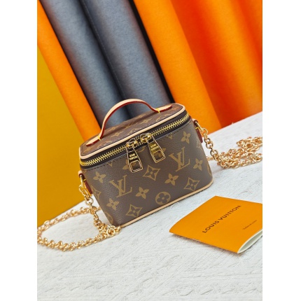 New Arrivals Louis Vuitton AAA quality Vanity Chain Pouch  in 211832