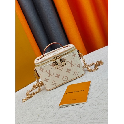 New Arrivals Louis Vuitton AAA quality Vanity Chain Pouch  in 211833