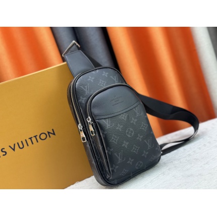 New Arrivals Louis Vuitton AAA quality Crossbody Bags For Men in 211834