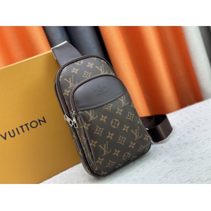 New Arrivals Louis Vuitton AAA quality Crossbody Bags For Men in 211835