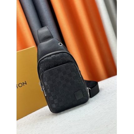 New Arrivals Louis Vuitton AAA quality Crossbody Bags For Men in 211838
