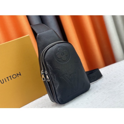 New Arrivals Louis Vuitton AAA quality Crossbody Bags For Men in 211840