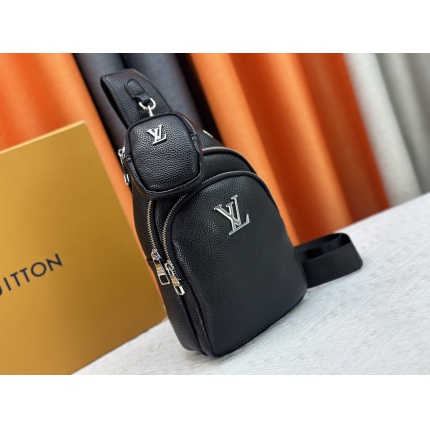 New Arrivals Louis Vuitton AAA quality Crossbody Bags For Men in 211841