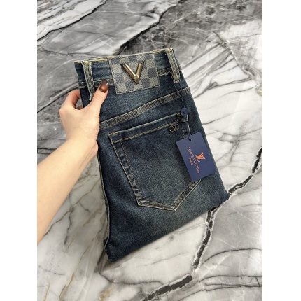Louis Vuitton Pants for Men in 211862