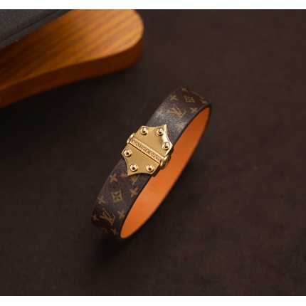 Louis Vuitton Bracelets in 212050