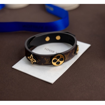 Louis Vuitton Bracelets in 212051