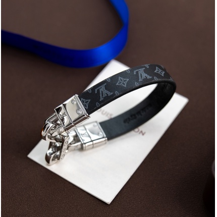 Louis Vuitton Bracelets in 212053