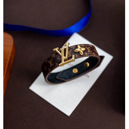 Louis Vuitton Bracelets in 212054