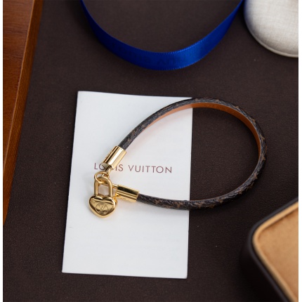 Louis Vuitton Bracelets in 212058
