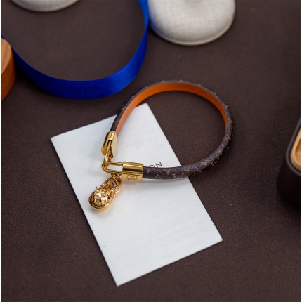 Louis Vuitton Bracelets in 212060