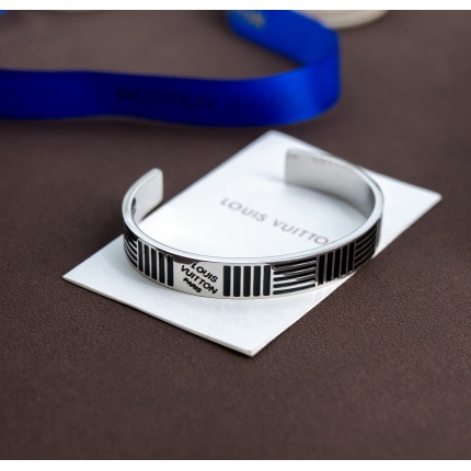 Louis Vuitton Bracelets in 212064