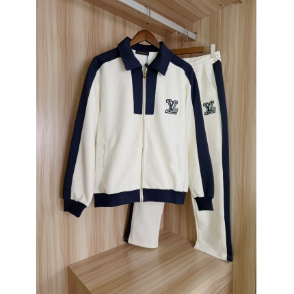 New Arrivals Louis Vuitton Tracksuits For Men in 212106