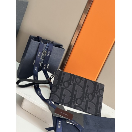 New Dior elegant and simple handbag in 212136