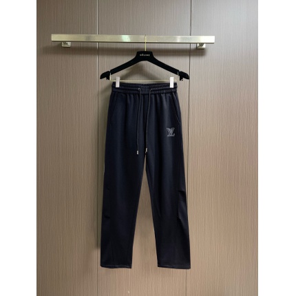 Louis Vuitton Pants for Men in 212146