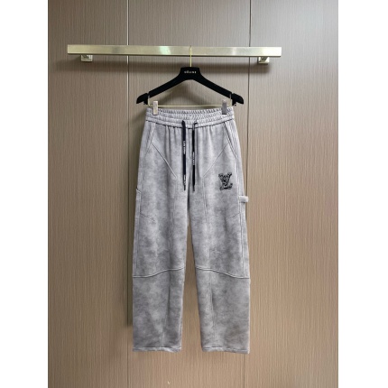 Louis Vuitton Pants for Men in 212151
