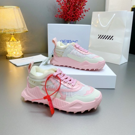 New Off-White collection is simple and versatile. in 212178