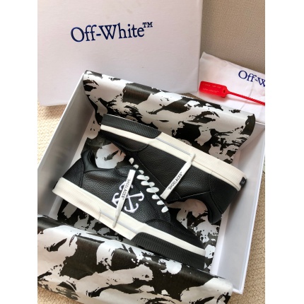 Nike OFF-White Sneakers in 212200