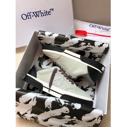 Nike OFF-White Sneakers in 212202