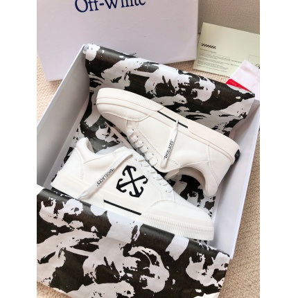 Nike OFF-White Sneakers in 212203