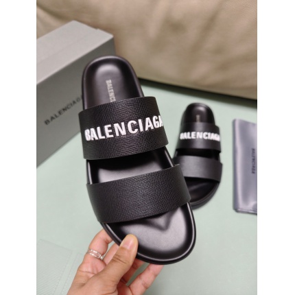 Balenciaga Slippers For Men in 212555
