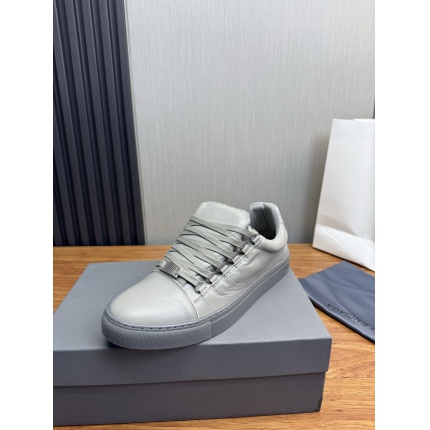 Balenciaga Sneakers For Men in 212933