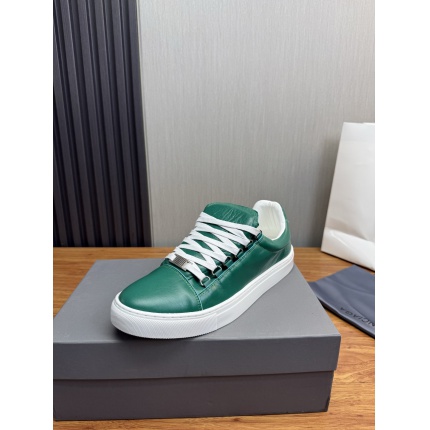 Balenciaga Sneakers For Men in 212935