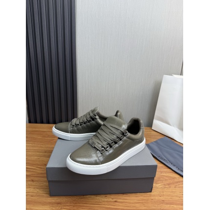 Balenciaga Sneakers For Men in 212936