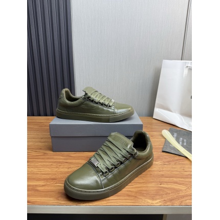 Balenciaga Sneakers For Men in 212940