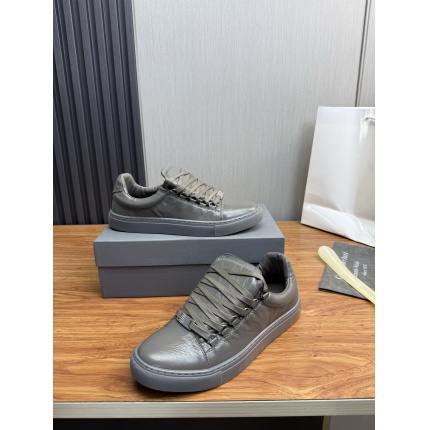 Balenciaga Sneakers For Men in 212941