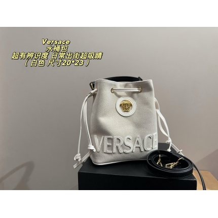 Versace  AAA Quality Handbags in 213304