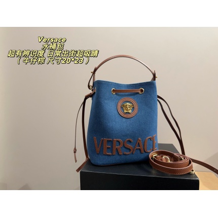 Versace  AAA Quality Handbags in 213305