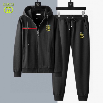 Gucci Tracksuits for Men in 213323