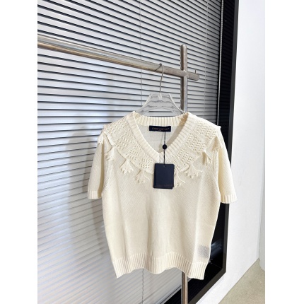 Louis Vuitton T-Shirts for Women in 213736