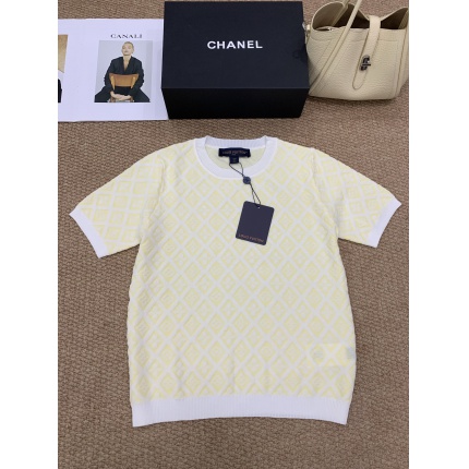Louis Vuitton T-Shirts for Women in 213739
