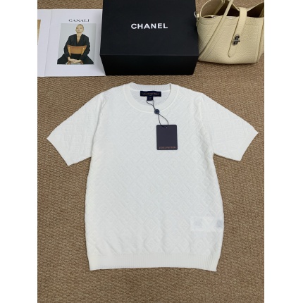 Louis Vuitton T-Shirts for Women in 213740